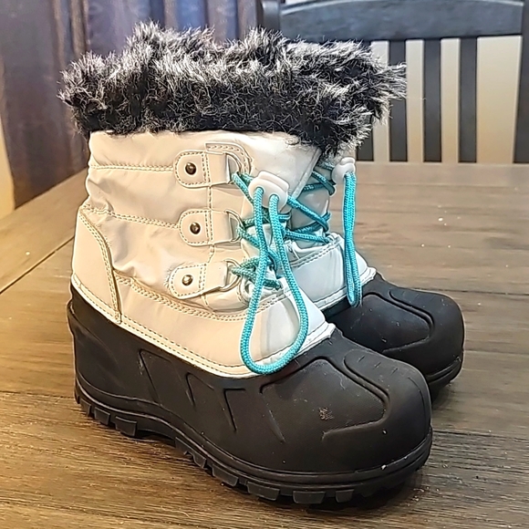 Girls Falls Creek winter boots size 4 - Picture 1 of 4